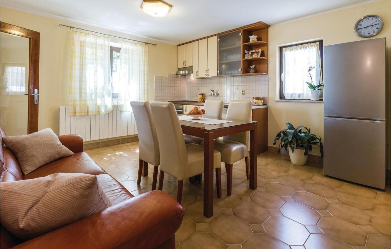 2 Bedroom Amazing Apartment In Канфанар Екстер'єр фото